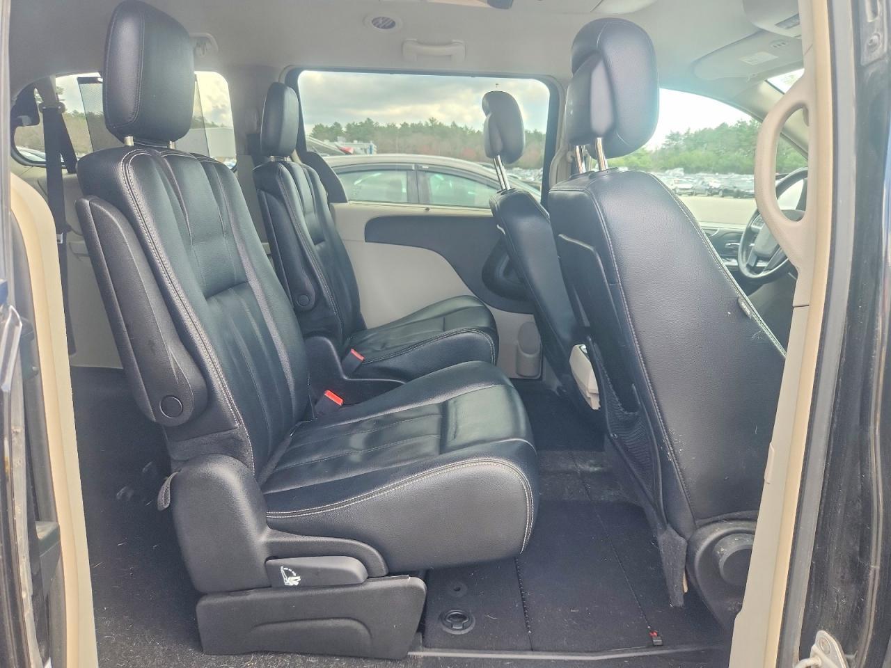 2013 Chrysler Town & Country Touring