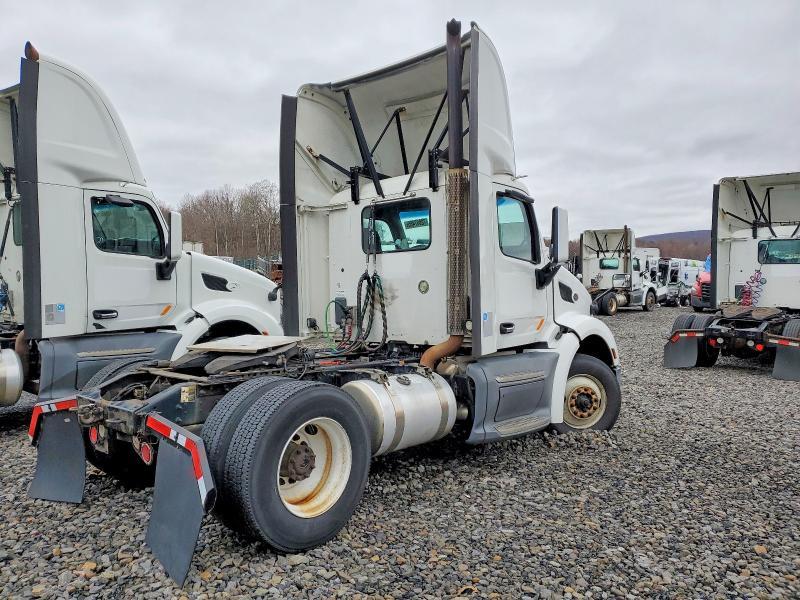 2017 Peterbilt 579 Semi Truck