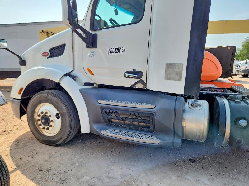2017 Peterbilt 579 Semi Truck