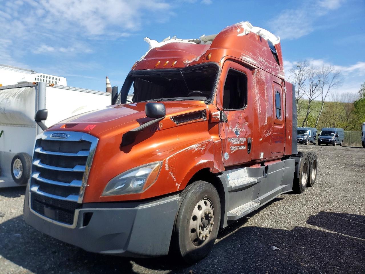 2018 Freigliner 2018 Freightliner Cascadia 126 Semi Truck
