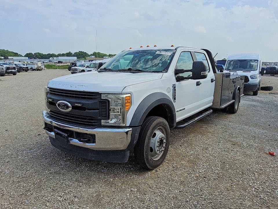 2017 Ford F550 Super Duty Flatbed Truck