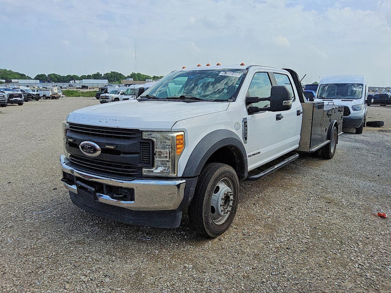 2017 Ford F550 Super Duty Flatbed Truck