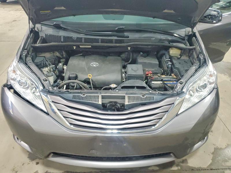 2017 Toyota Sienna le 8-passenger