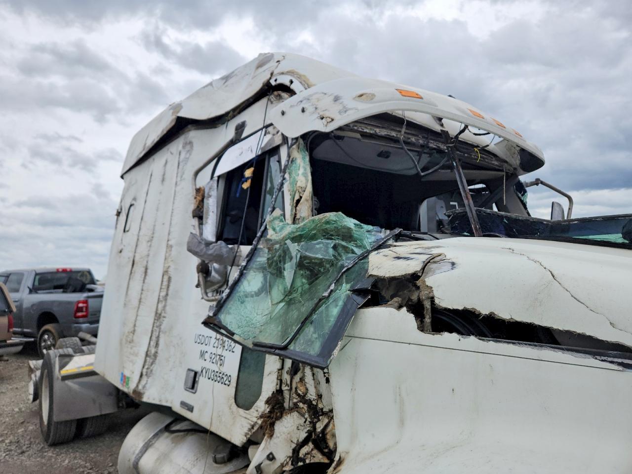 2005 Freightliner Columbia 120 Semi Truck