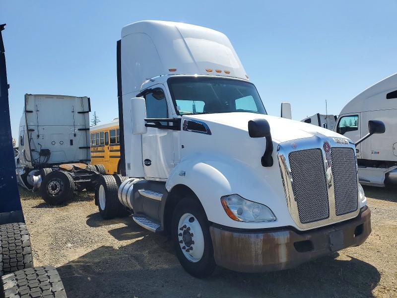 2016 Kenworth T680 Semi Truck