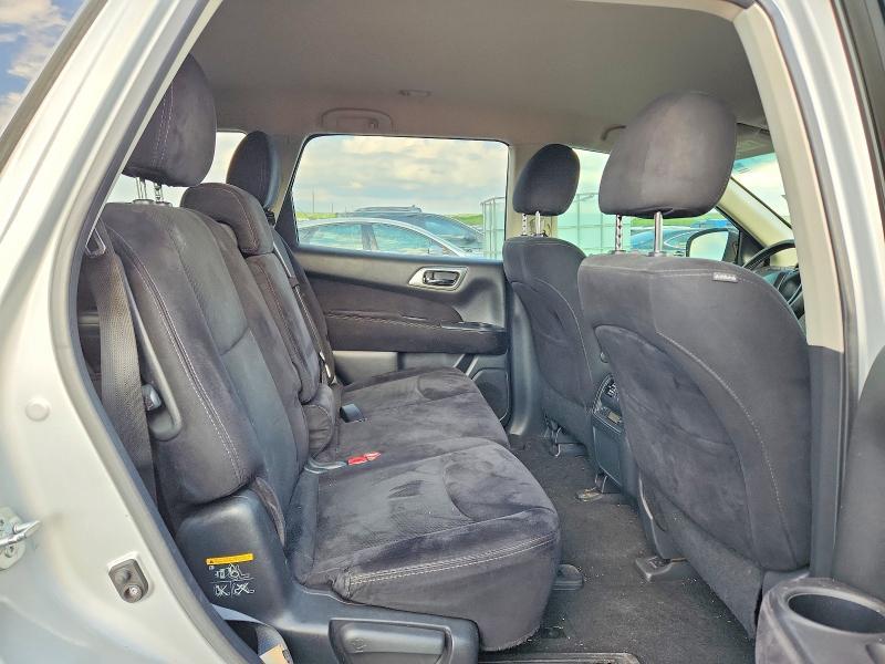 2015 Nissan Pathfinder sv