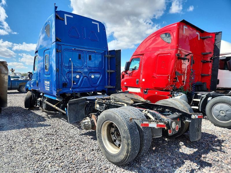 2020 Freightliner Cascadia 126