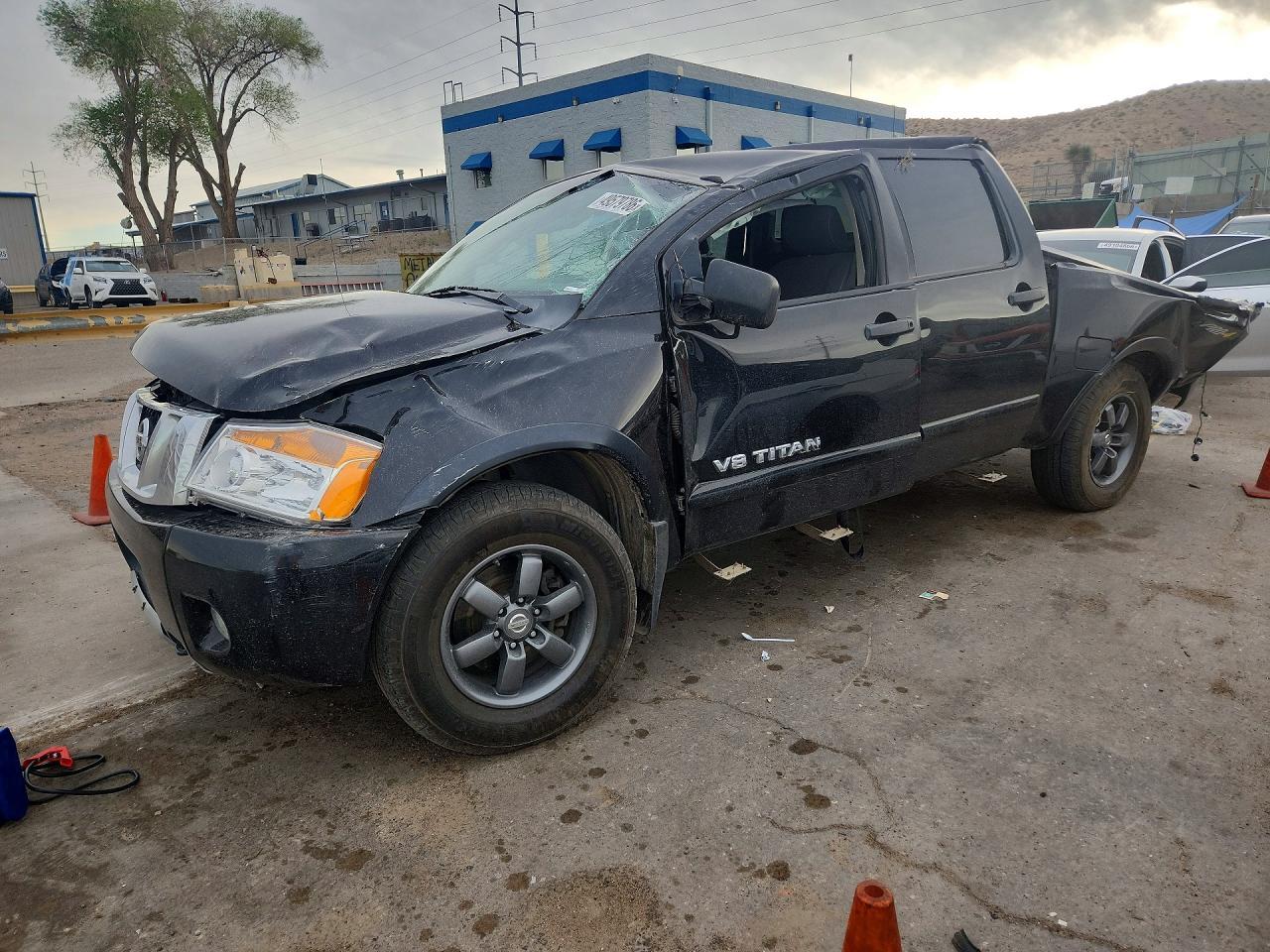 2013 Nissan Titan SV