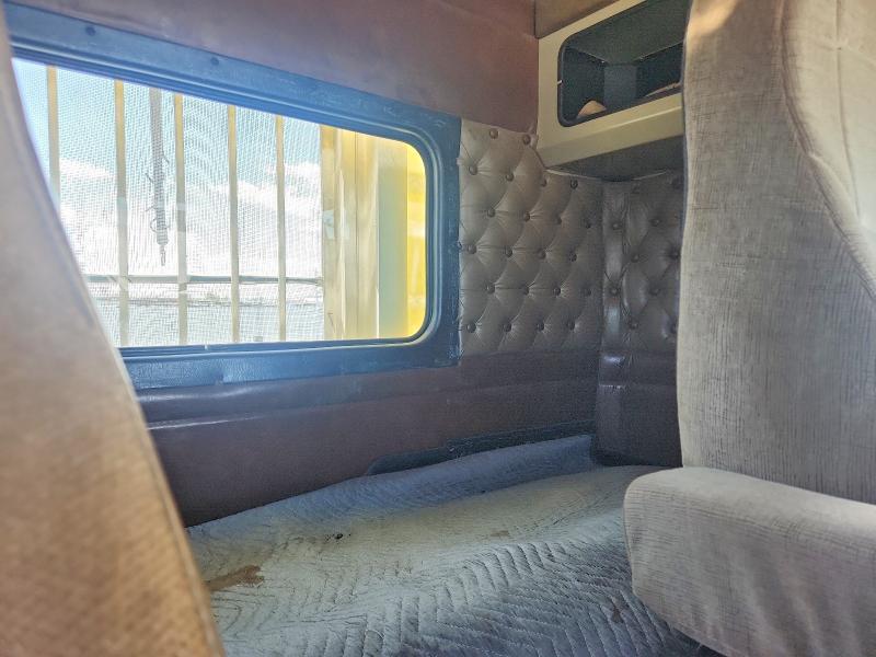 1999 Kenworth Constructi-Semi Truck