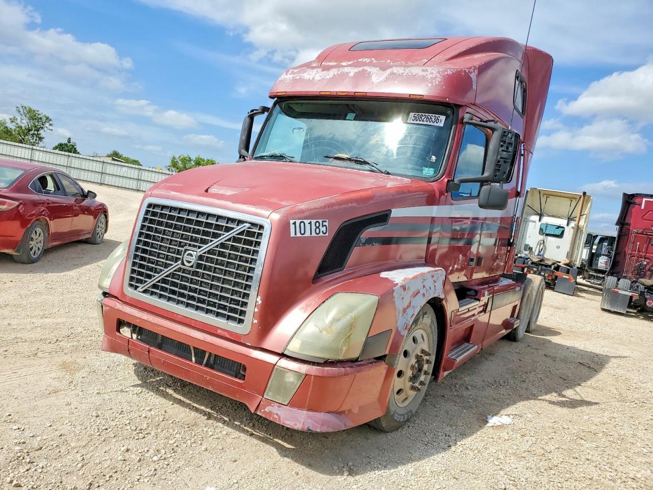 2004 Volv O VNL Semi Truck