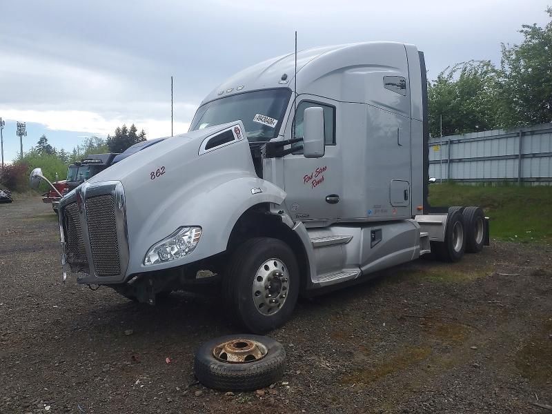 2014 Kenworth T680 Semi Truck