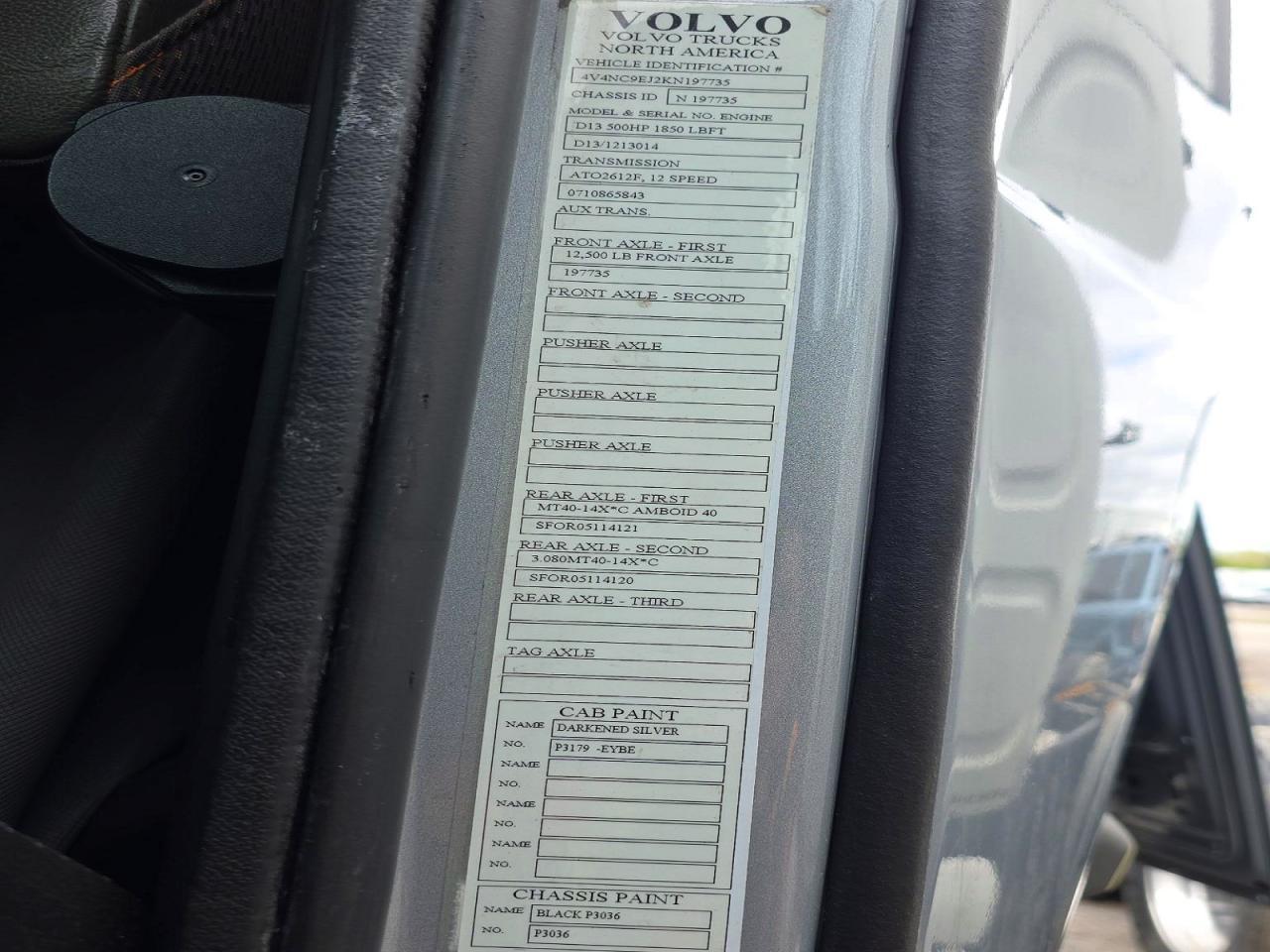 2019 Volv O VNL Semi Truck