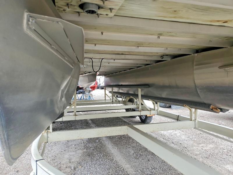 2007 Voyager Boat Pontoon
