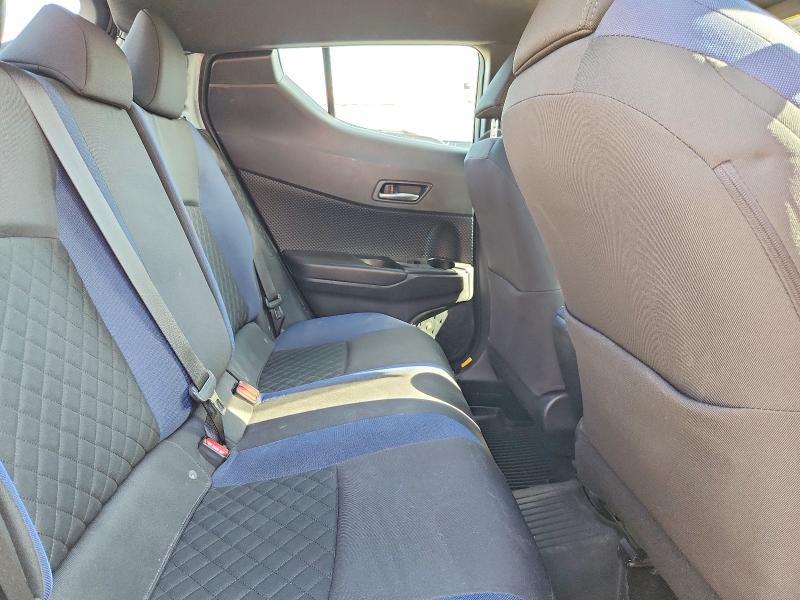 2022 Toyota C-hr xle