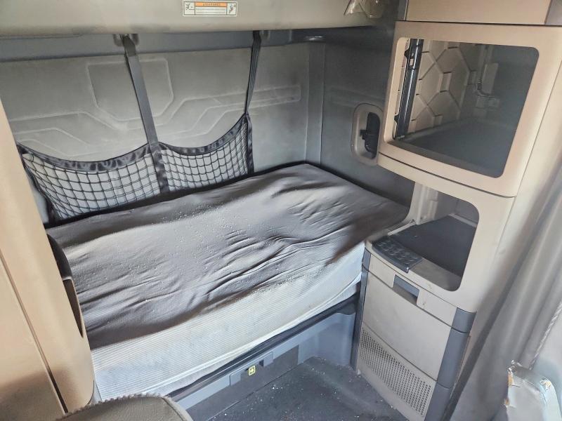 2015 Freightliner Cascadia 125 Semi Truck