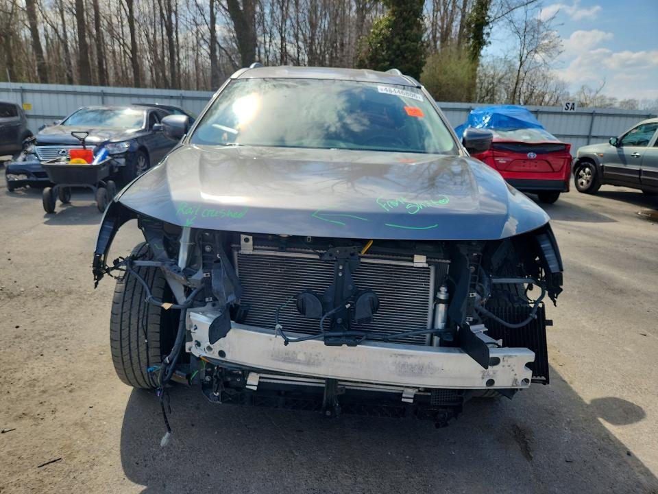 2019 Nissan Pathfinder sv