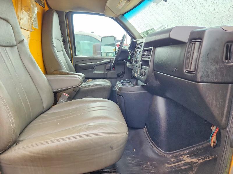 2015 GMC Savana BOX Truck