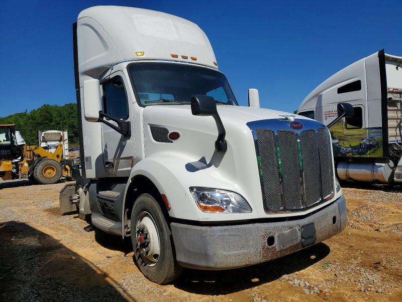 2017 Peterbilt 579 Semi Truck