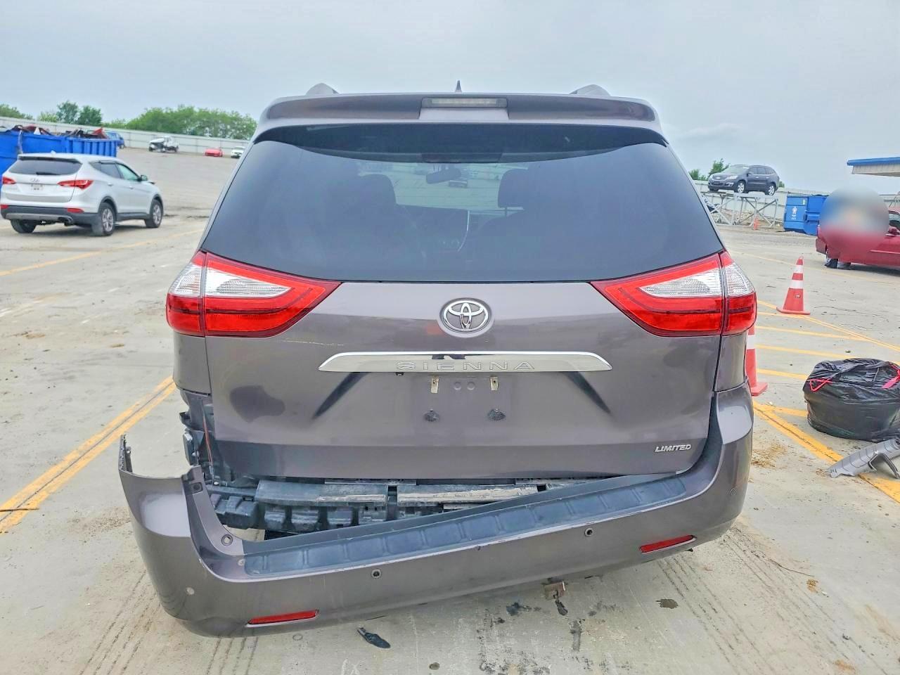 2015 Toyota Sienna Limited Premium 7-passenger