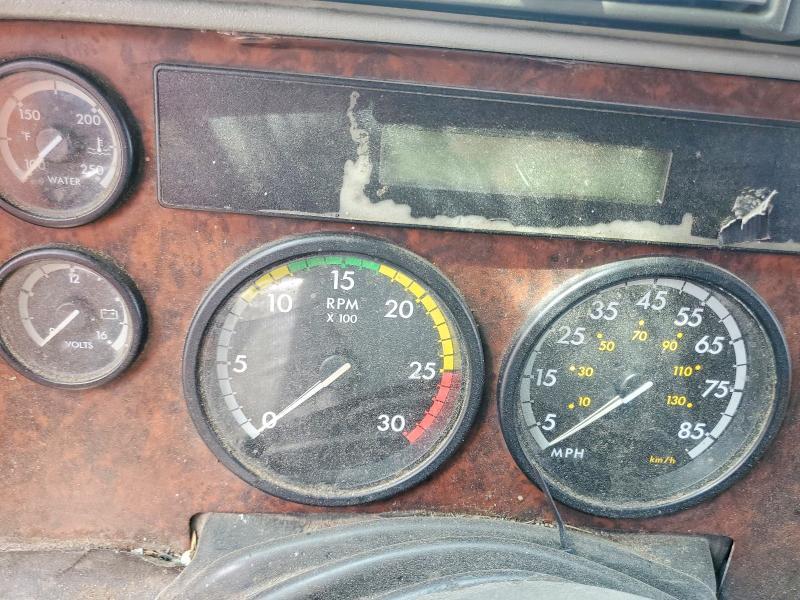 2006 Freightliner CST120 Semi Truck