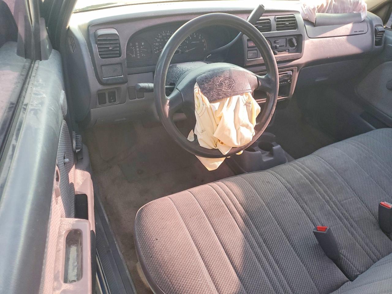 2000 Nissan Frontier XE