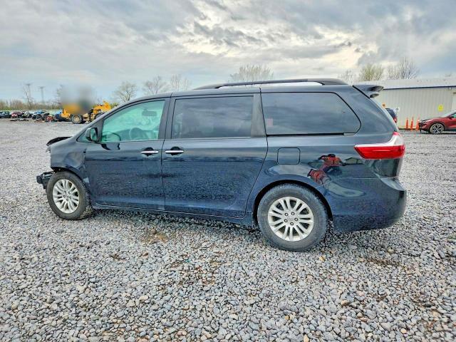 2015 Toyota Sienna xle 8-passenger