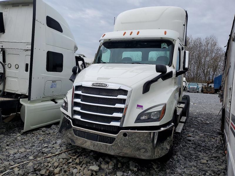 2021 Freigliner 2021 Freightliner Cascadia 116 Semi Truck