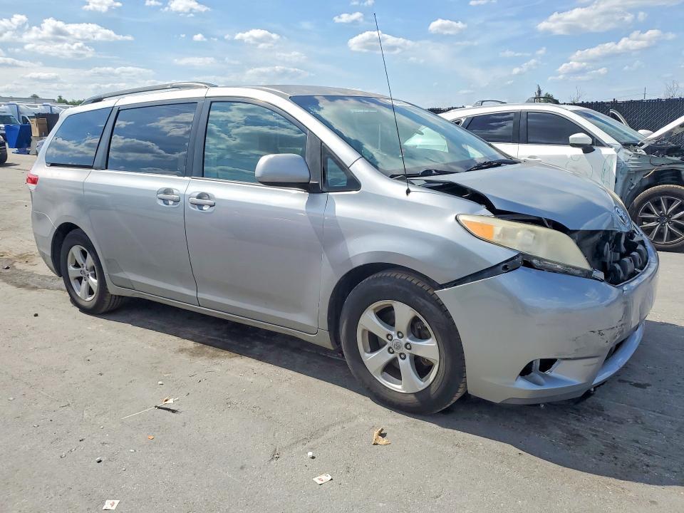 2011 Toyota Sienna le