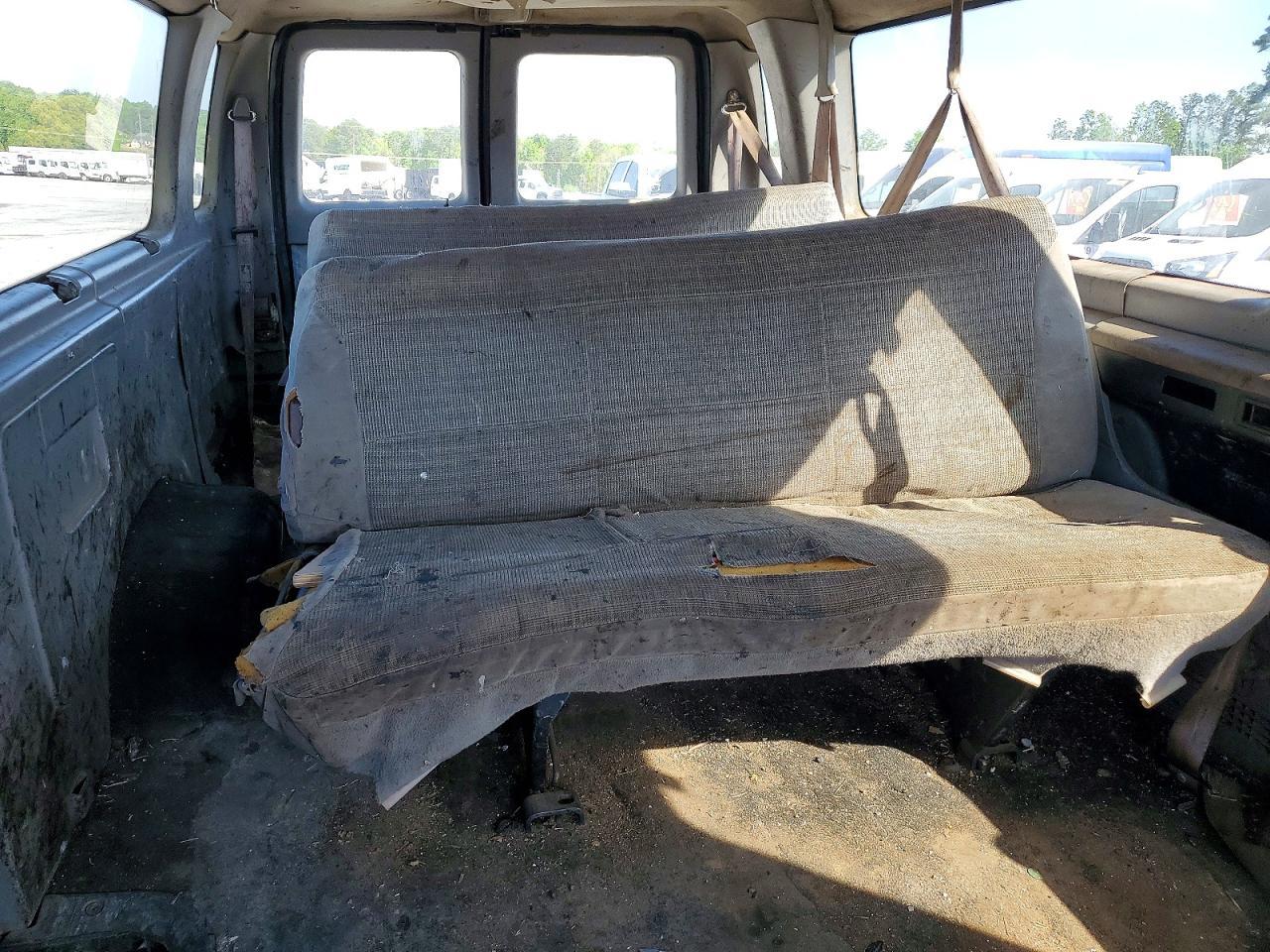 2001 Ford Econoline E350 Super Duty Wagon