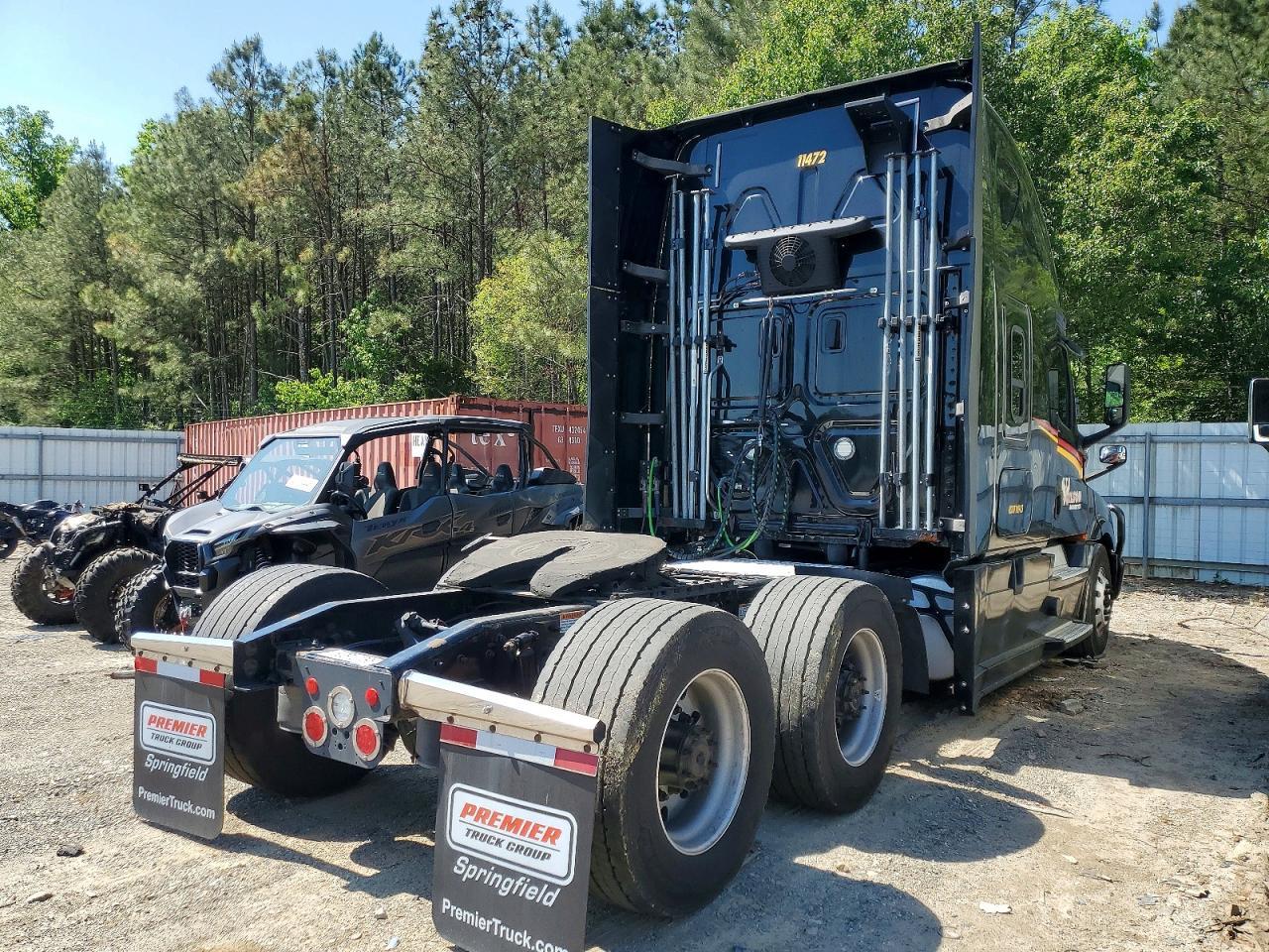 2020 Freigliner Cascadia 126