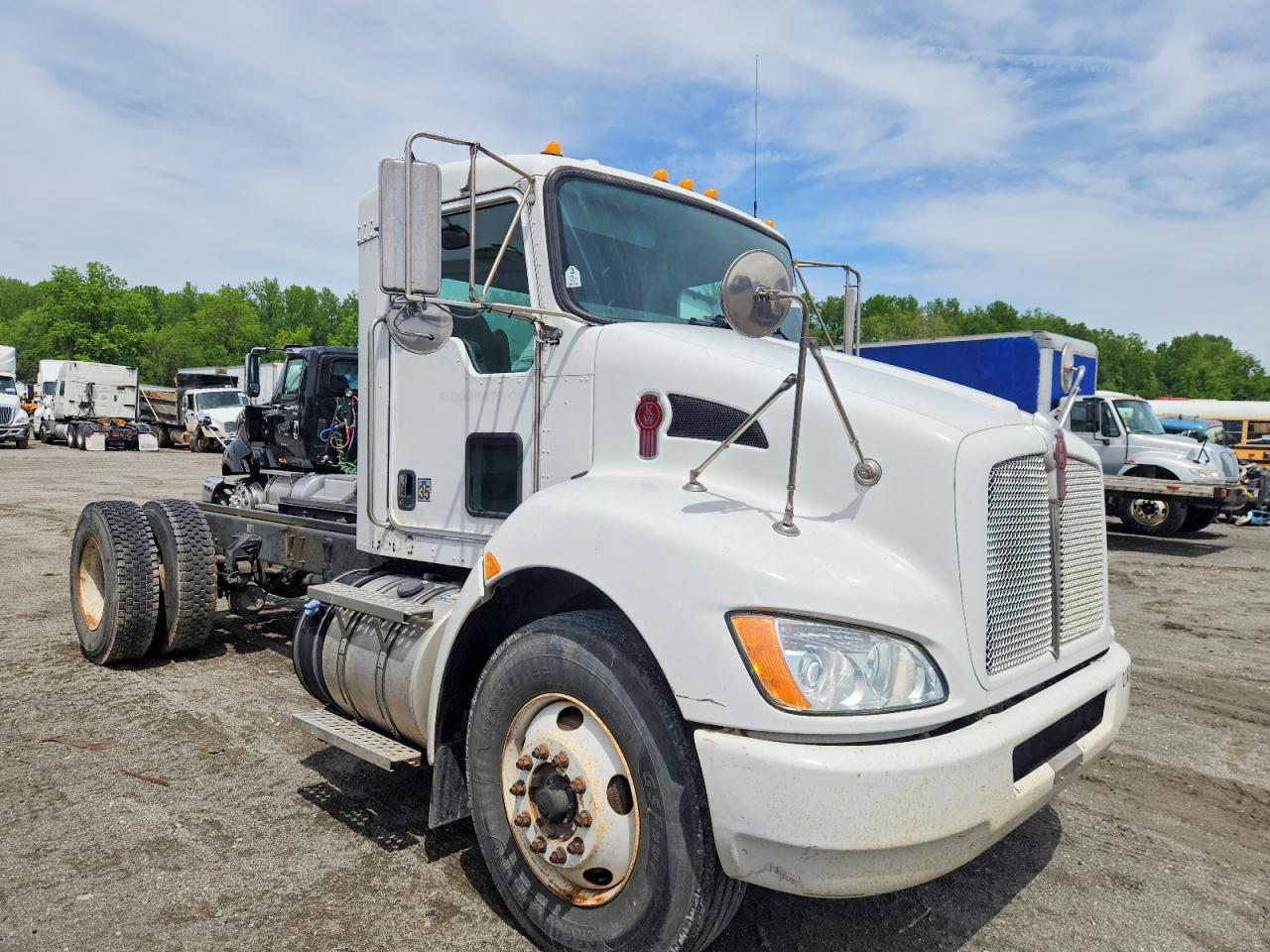 2013 Kenworth T370 Truck Cab AND Chassis