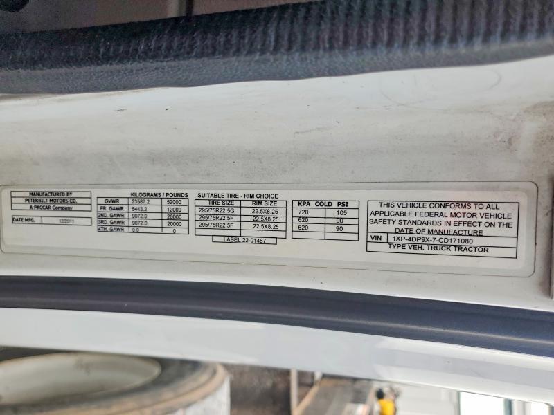 2012 Peterbilt 587 Semi Truck