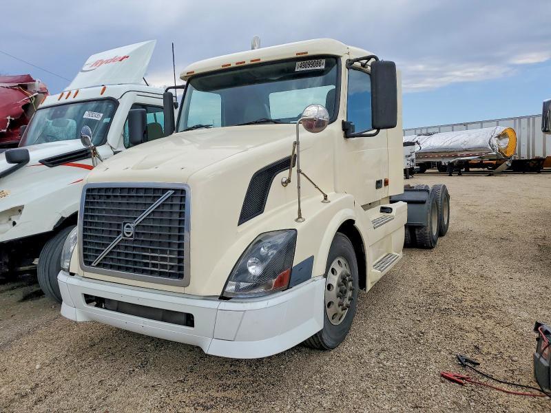 2006 Volvo VNL Semi Truck