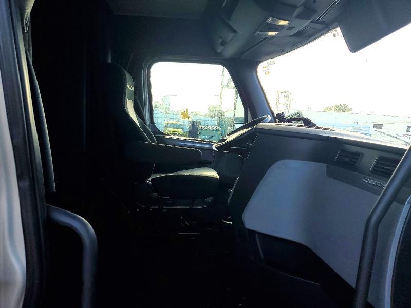 2019 Freightliner Cascadia 126 Semi Truck