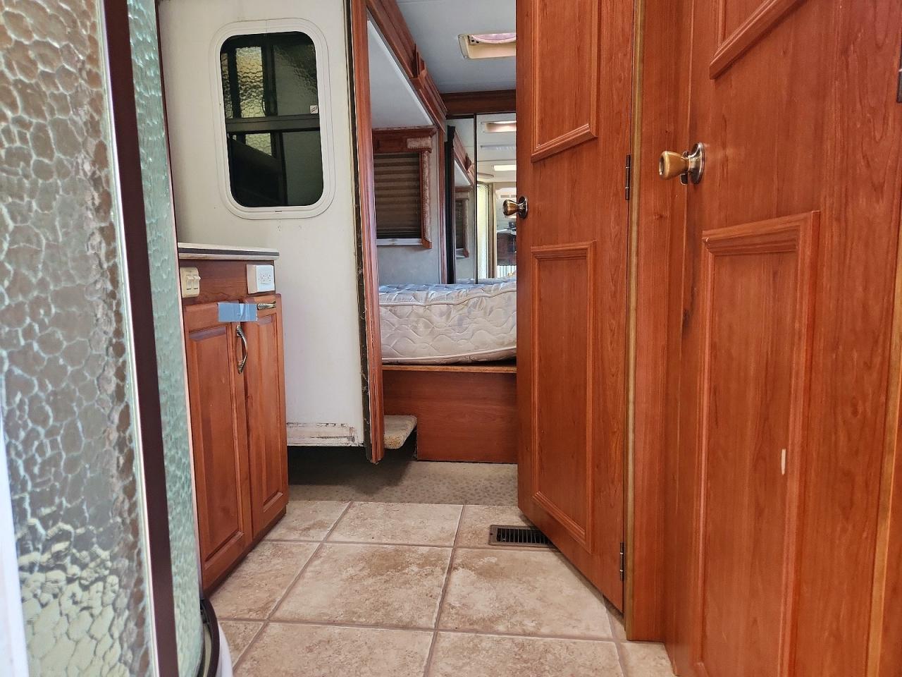 2007 Holiday Rambler Presidential Camper