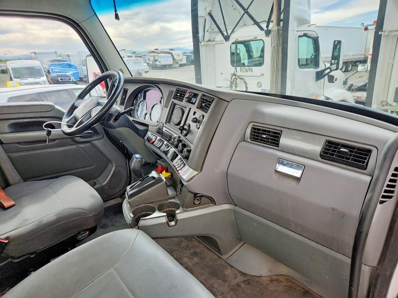 2016 Kenworth T680 Semi Truck