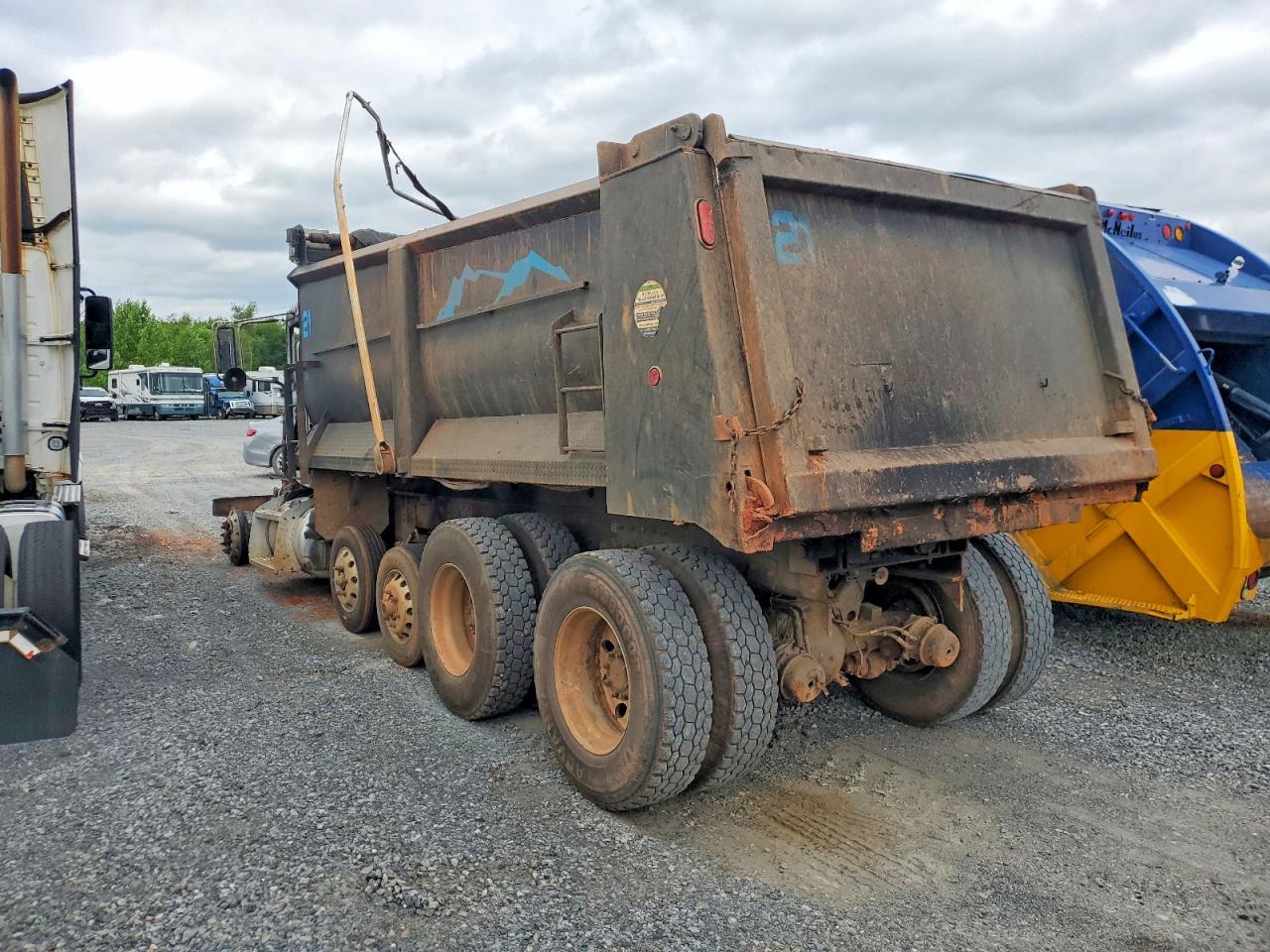 2009 Peterbilt 365 Dump Truck