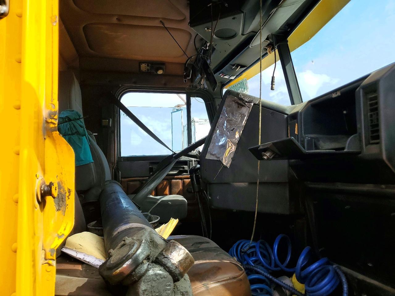 2003 Freightliner FLD120 Semi Truck