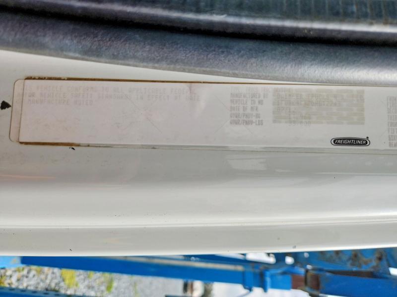 2013 Freigliner 2013 Freightliner Business Class M2 Car Hauler TRU