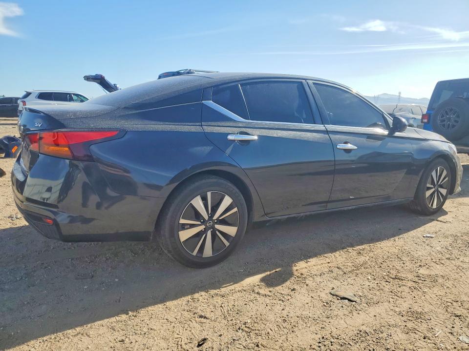 2022 Nissan Altima sv
