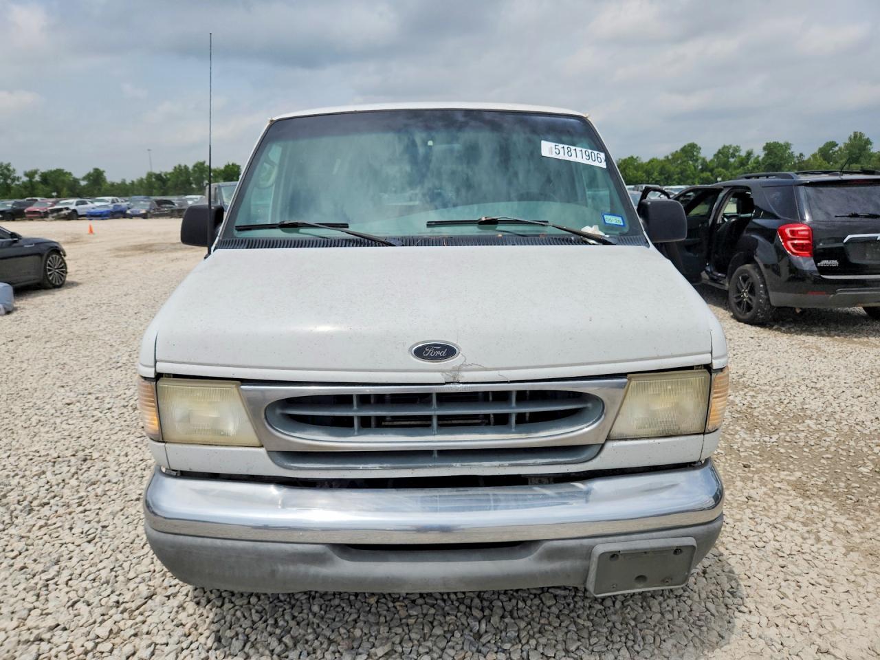 2001 Ford Econoline E350 Super Duty Wagon