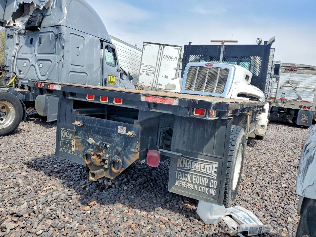 2016 Peterbilt 337 Flatbed Truck