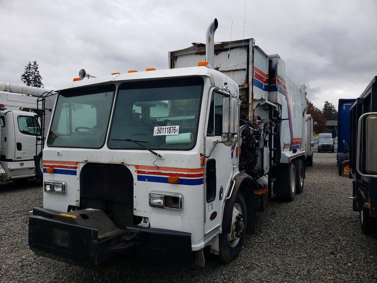 2007 Peterbilt 320 Refuse Truck
