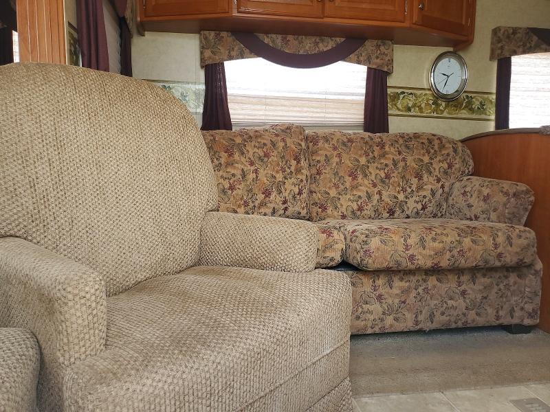 2008 R-Vision Trail-bay Camper