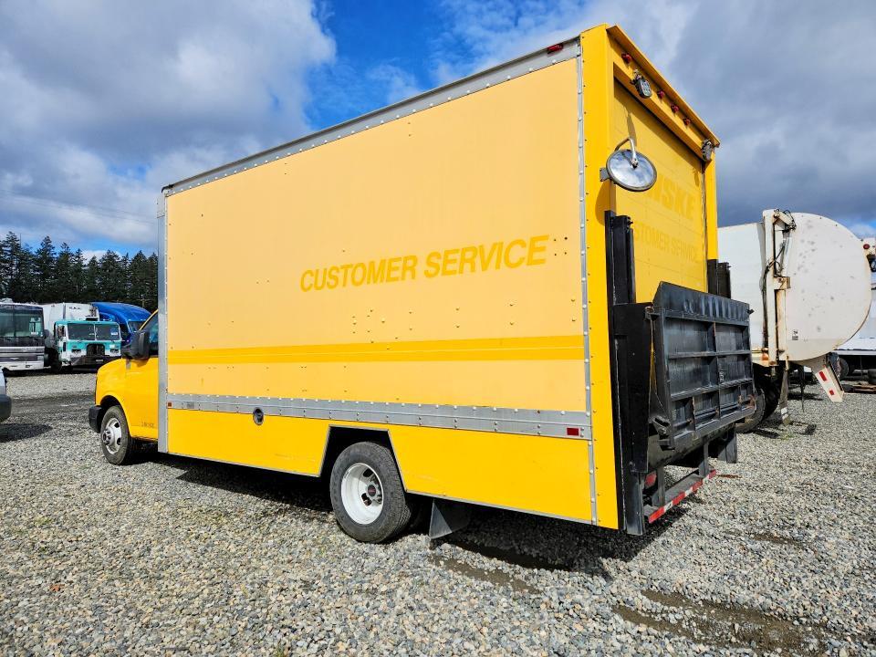 2011 GMC Savana box Truck