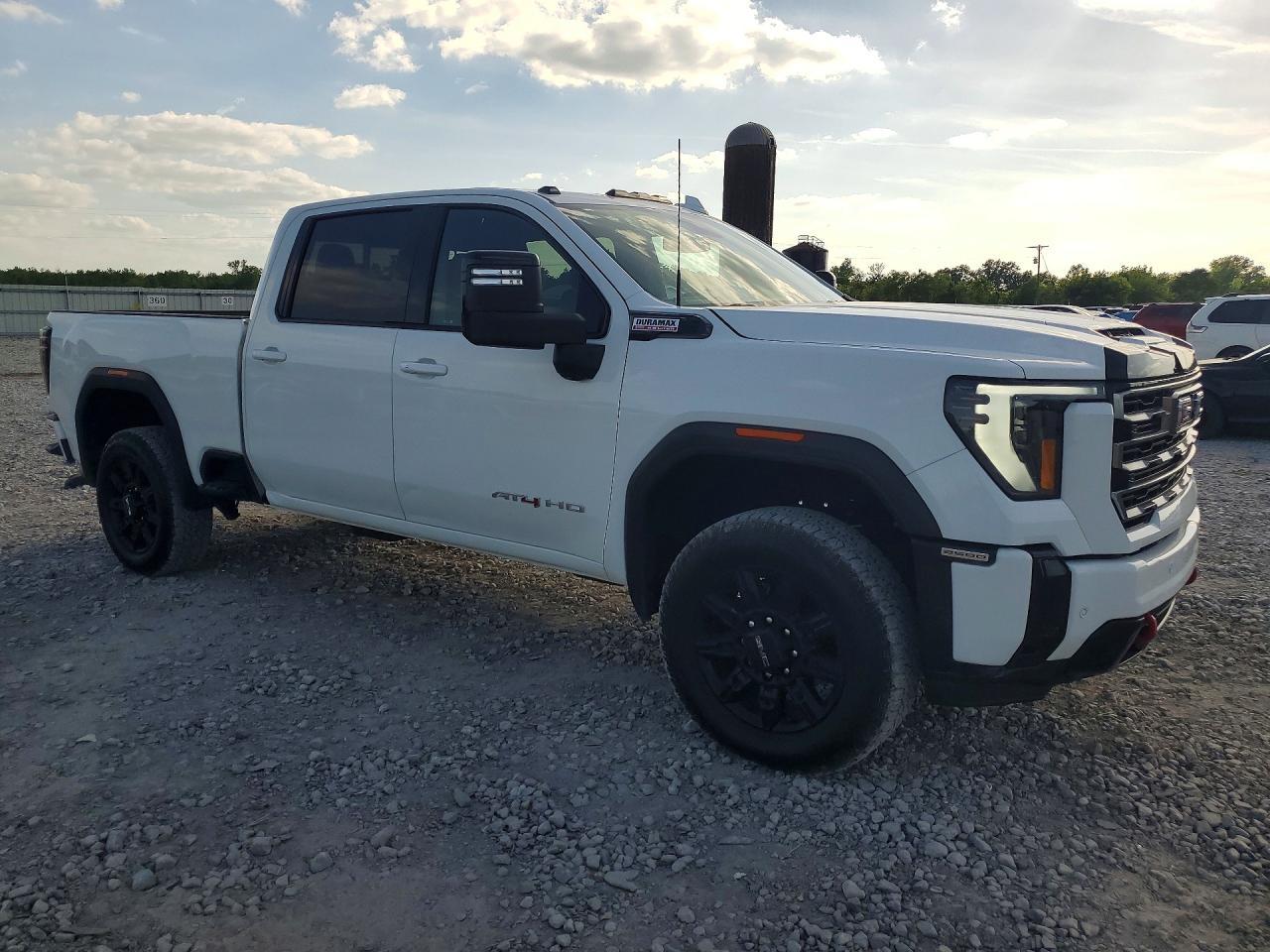 2025 GMC Sierra K2500 AT4