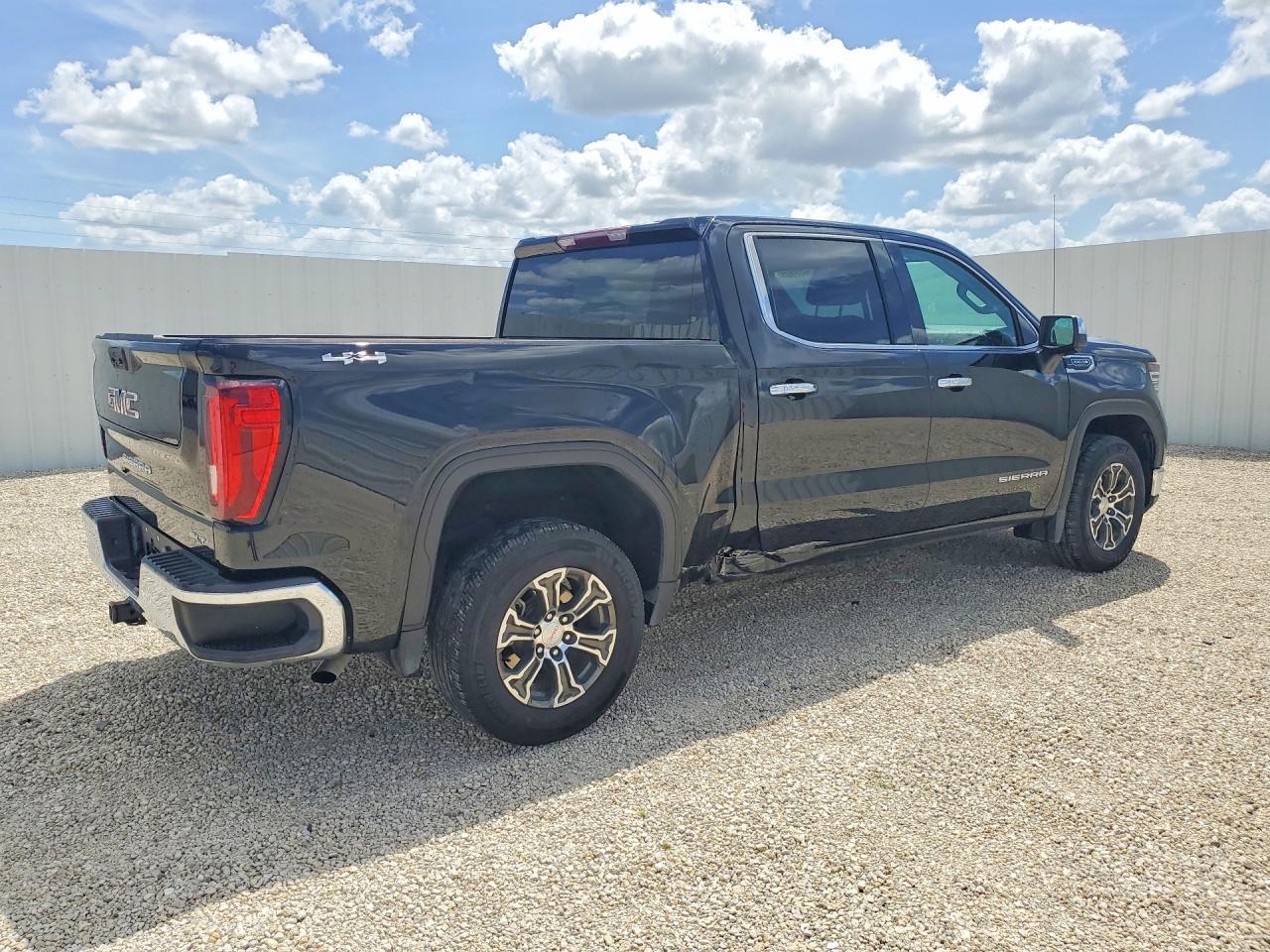 2025 GMC Sierra K1500 SLT
