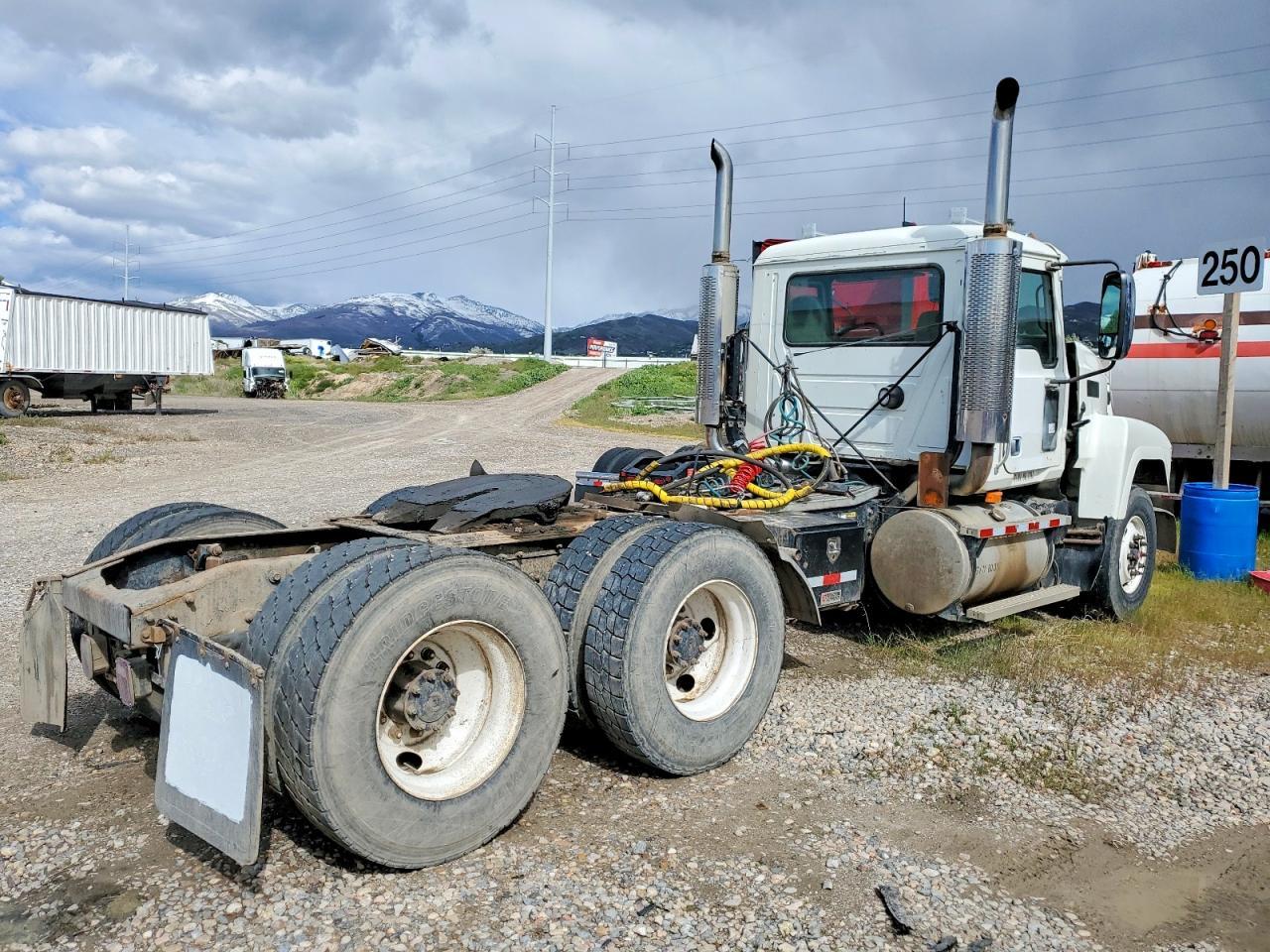 2004 Mack CH613 Semi Truck