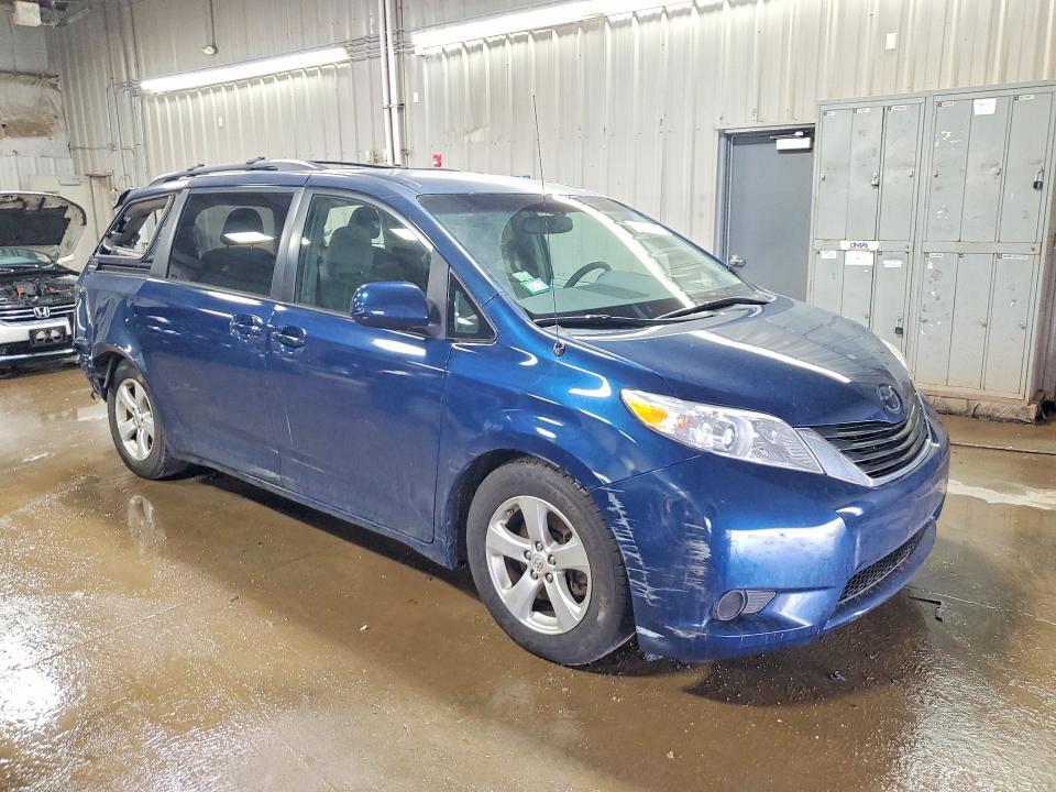 2011 Toyota Sienna le 8-passenger