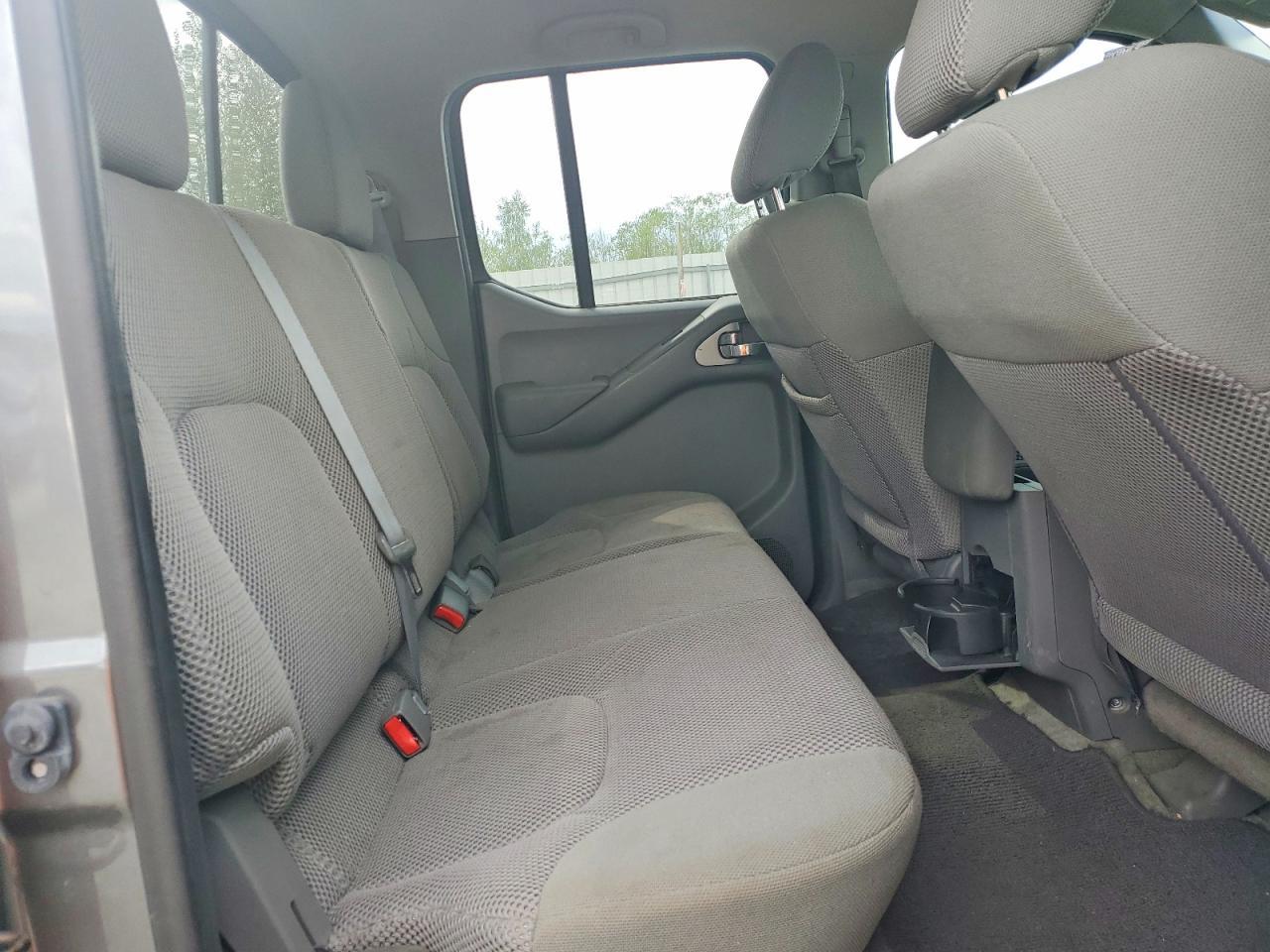 2016 Nissan Frontier SV